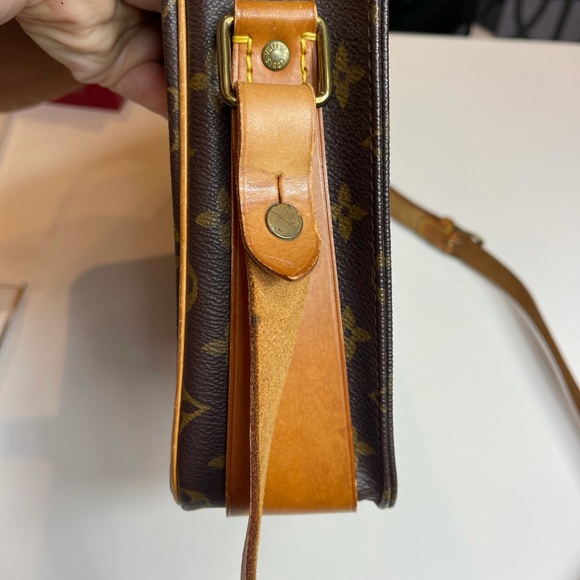 Louis Vuitton Cartoushiere GM Crossbody - Picture 5 of 12
